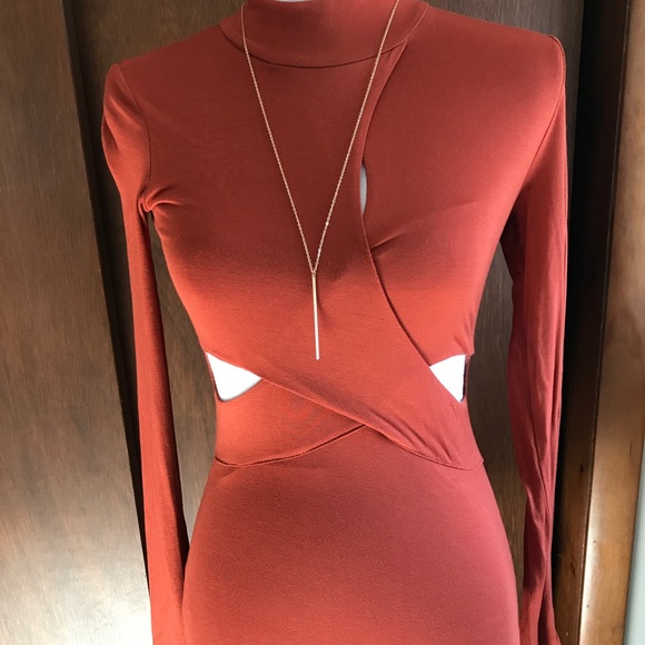 Cut out long sleeve dress - Picture 1 of 3